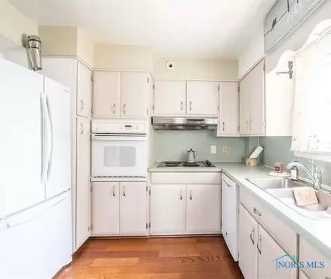113 E Harrison St, Maumee, OH 43537 photo 5