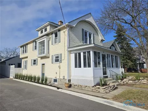 113 E Harrison St, Maumee, OH 43537 photo 2