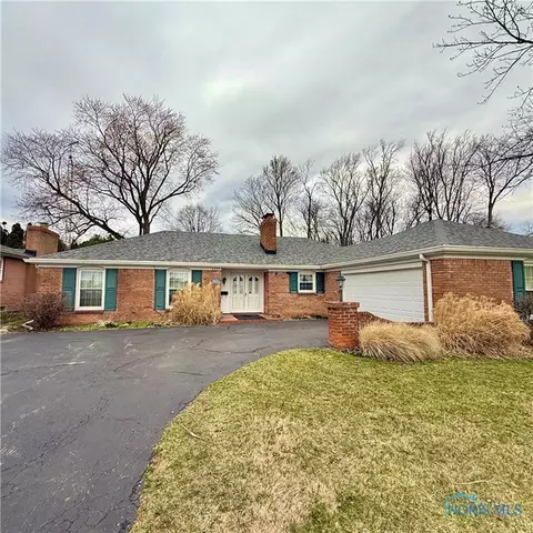 2303 Shoreland Ave, Toledo, OH 43611