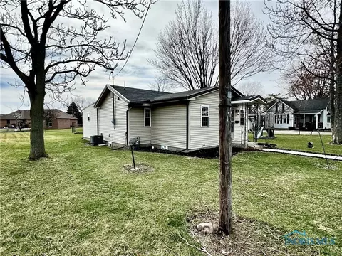 626 Ohio St, Leipsic, OH 45856 photo 2