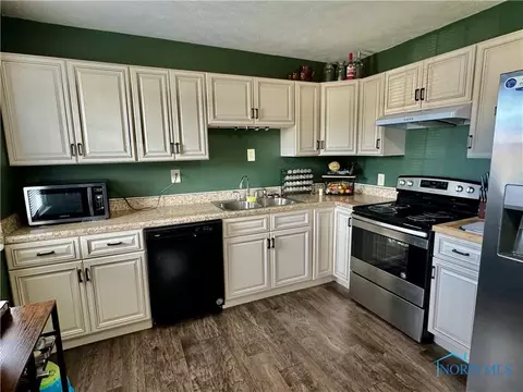 626 Ohio St, Leipsic, OH 45856 photo 4