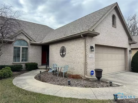 148 Stone Oak Ct, Holland, OH 43528