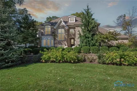 624 Laguna Pt, Holland, OH 43528