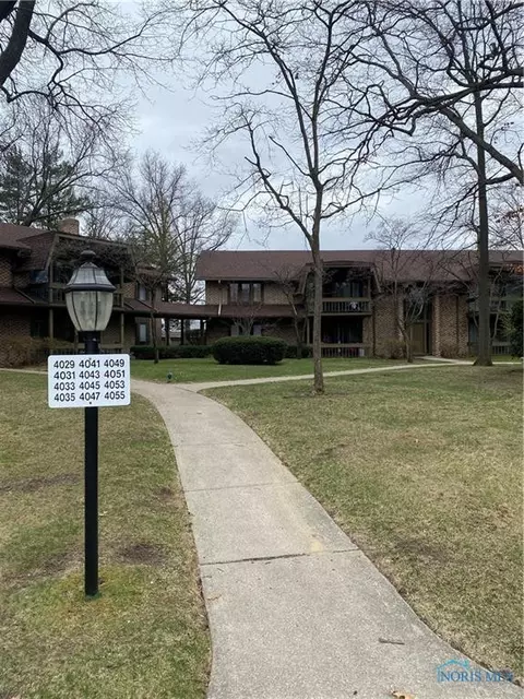 4051 Newcastle Dr #3D, Sylvania, OH 43560