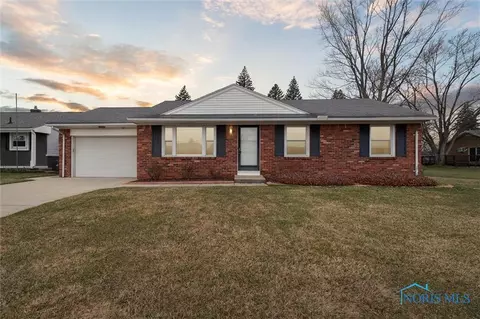 116 Rossway Ave, Rossford, OH 43460