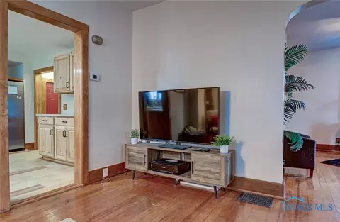 858 Maple Ave, Findlay, OH 45840 photo 9