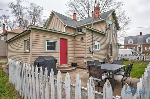 858 Maple Ave, Findlay, OH 45840 photo 3