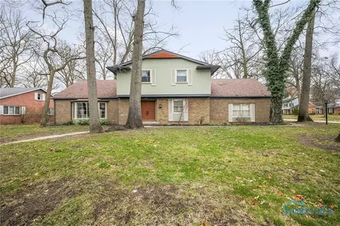 4610 Plumbrook Dr, Toledo, OH 43623