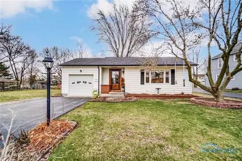 211 Woodley Ave, Findlay, OH 45840
