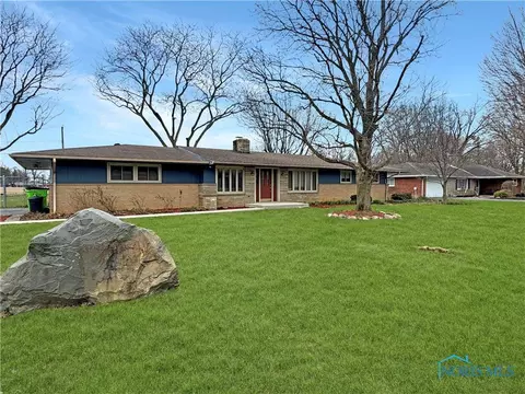 2570 Courtly Rd, Fostoria, OH 44830