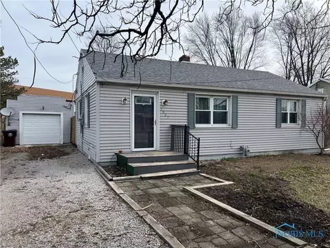 1027 Ralston Ave, Defiance, OH 43512