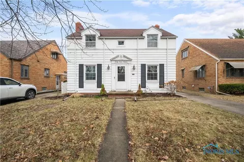 2719 Eastmoreland Dr, Oregon, OH 43616