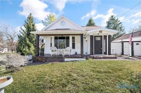 228 Mulberry St, Perrysburg, OH 43551