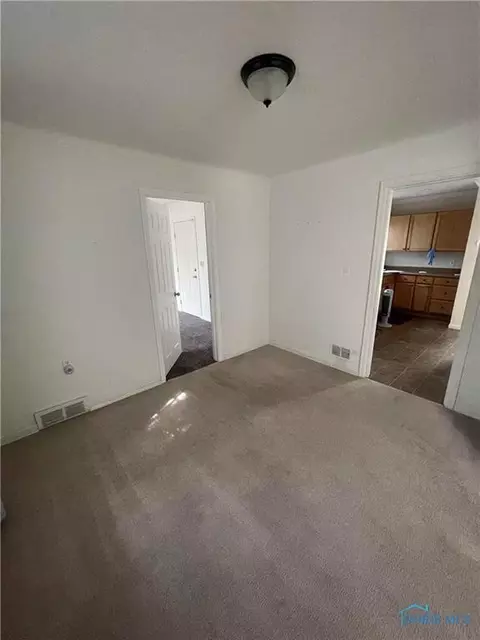 1013 Searles Rd, Toledo, OH 43607 photo 5