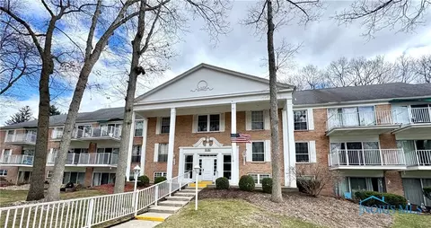 5679 Monroe St #806, Sylvania, OH 43560