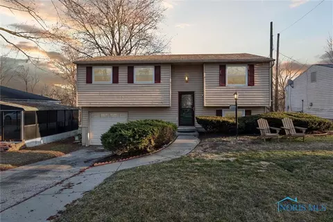 5060 Kitchener Dr, Toledo, OH 43615