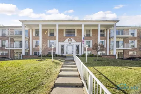 5679 Monroe St #1103, Sylvania, OH 43560