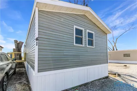 265 S Meachem Rd #41, Port Clinton, OH 43452