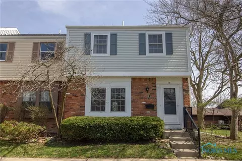 13 Meadowbrook Dr, Perrysburg, OH 43551