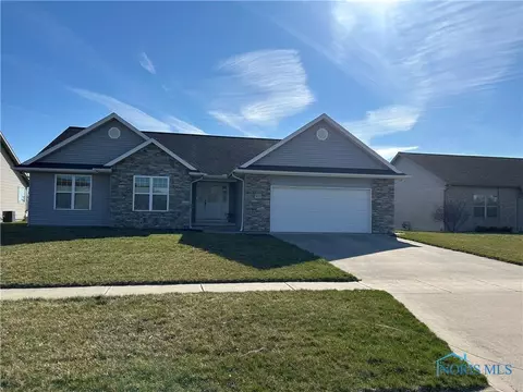 307 Winter Pine Dr, Findlay, OH 45840