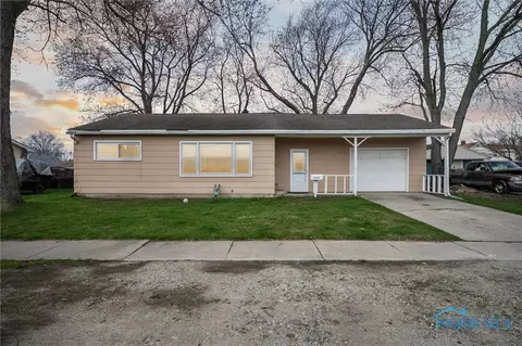 1630 Landis Ave, Oregon, OH 43616