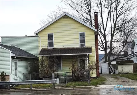 351 W South St, Fostoria, OH 44830