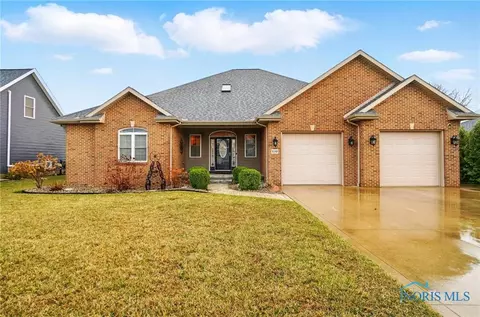 810 Barnstable Ln, Bowling Green, OH 43402