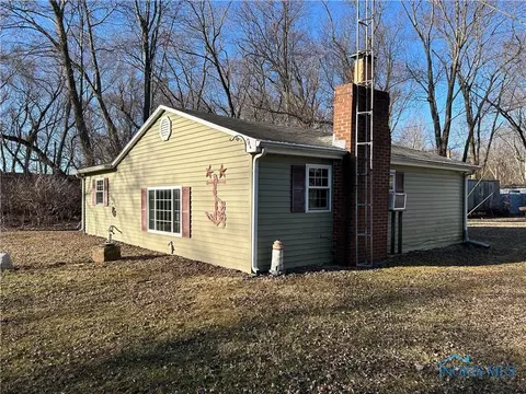 6626 N Earl Ave, Oak Harbor, OH 43449