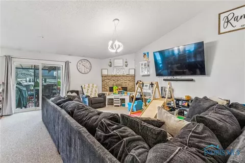 224 E Sawmill Rd, Findlay, OH 45840 photo 5