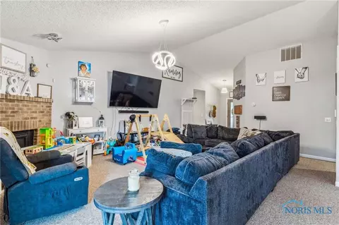 224 E Sawmill Rd, Findlay, OH 45840 photo 7