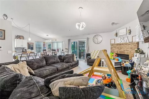 224 E Sawmill Rd, Findlay, OH 45840 photo 4