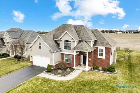 10823 Sun Trace Dr, Perrysburg, OH 43551