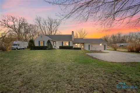 1425 S Crissey Rd, Holland, OH 43528