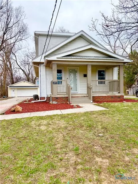 2097 Maginnis Rd, Oregon, OH 43616