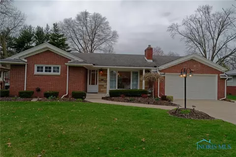 4907 Clover Ln, Toledo, OH 43623