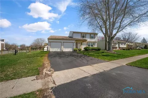 2051 Bromford Rd, Maumee, OH 43537