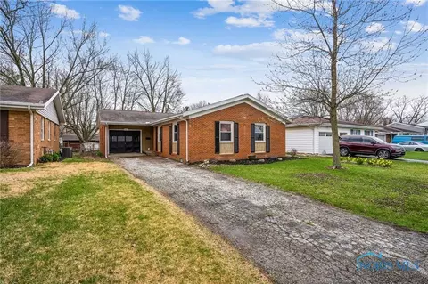 421 Edinborough Dr, Findlay, OH 45840