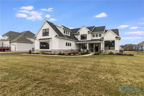 105 Waverly Point Rd, Perrysburg, OH 43551