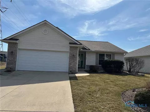 450 Country Meadows Dr, Oak Harbor, OH 43449