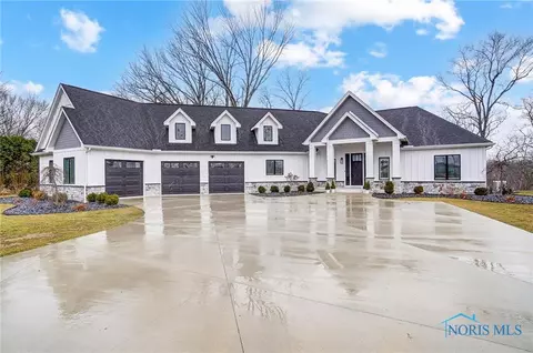 17670 W River Rd, Bowling Green, OH 43402
