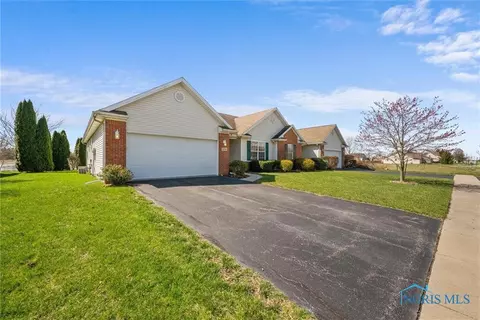216 E Greenwood Dr, Haskins, OH 43525