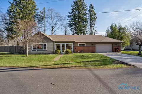 901 Crystal Ave, Findlay, OH 45840