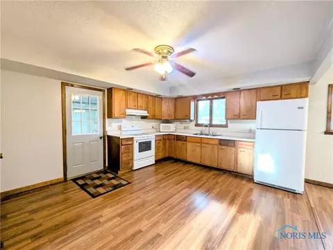 140 Lockhart Ave, Wayne, OH 43466 photo 7