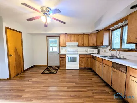 140 Lockhart Ave, Wayne, OH 43466 photo 5