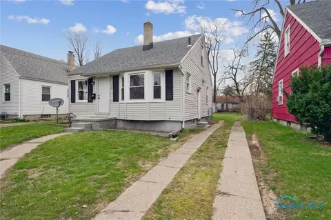 912 Mackow Dr, Toledo, OH 43607 photo 2
