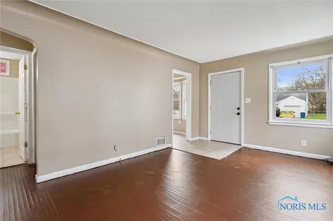 912 Mackow Dr, Toledo, OH 43607 photo 8