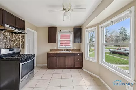 912 Mackow Dr, Toledo, OH 43607 photo 9