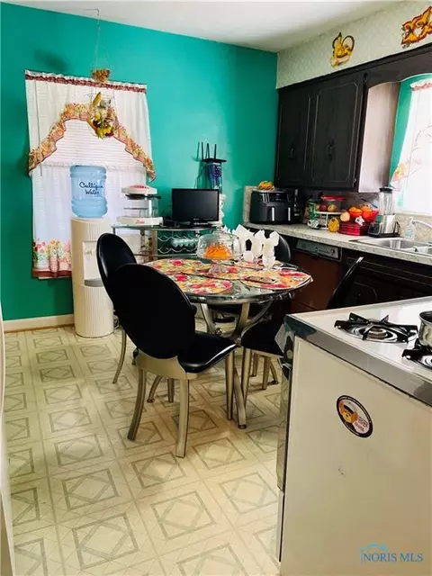 803 Independence Rd, Toledo, OH 43607 photo 4