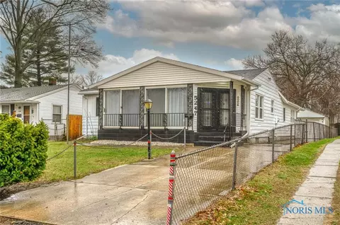 5247 Winona Dr, Toledo, OH 43613