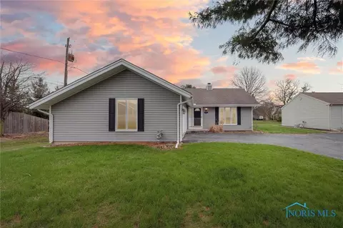 18988 Glouchester Dr, Bowling Green, OH 43402